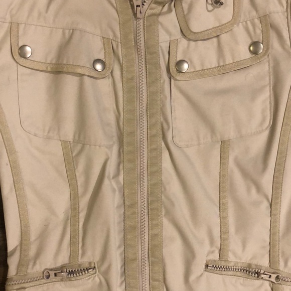 LuluLemon rain Coat - Picture 4 of 4